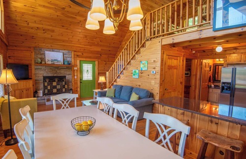 Piney Creek Kabine | New River Front Cabin - Kanu-Ausstatter zu Fuß erreichbar - Whirlpool - Wi-Fi