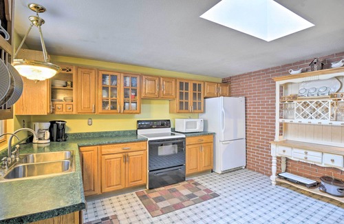 Alger Kabine | NEU! Riverfront Cabin in Alger w / Terrasse & WiFi!