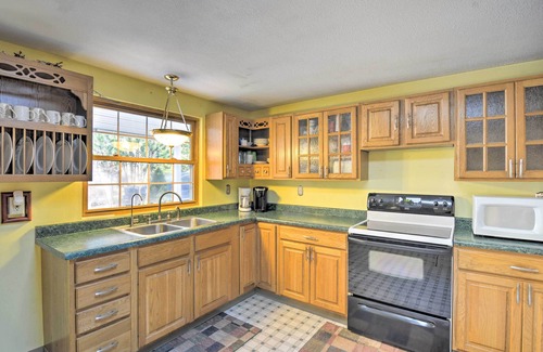 Alger Kabine | NEU! Riverfront Cabin in Alger w / Terrasse & WiFi!