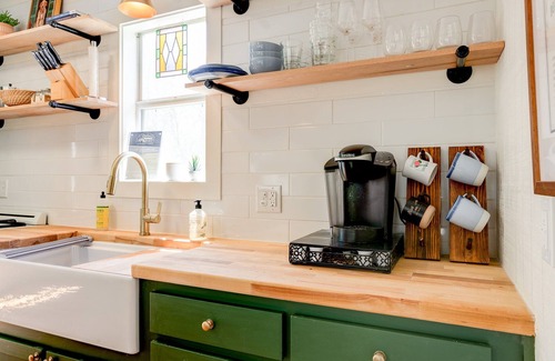 Summit Hütte | Riverfront Cottage - Get Away from It All!