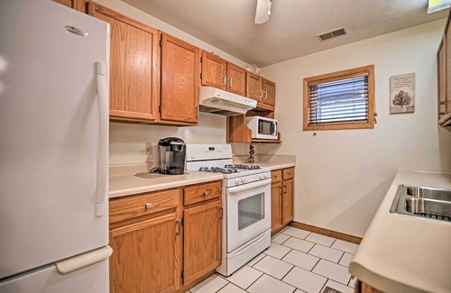 Elkins Haus | NEU! Riverfront 2BR Elkins Haus mit Kamin & Deck