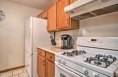 Elkins Haus | NEU! Riverfront 2BR Elkins Haus mit Kamin & Deck