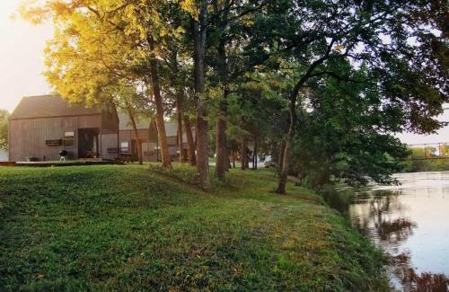 Caplinger Mills Haus | Riverfront Getaway Cabin #1 - Sleeps 4