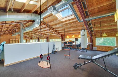 Libertyville Haus | Riverfront Libertyville Retreat with Outdoor Kitchen