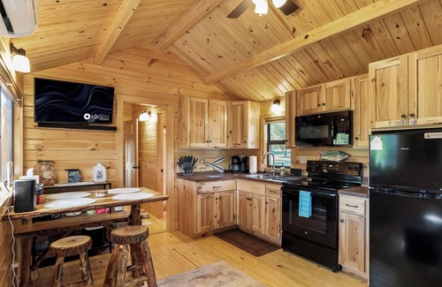 Hedgesville Kabine | Riverfront Log Cabin on the Potomac River -