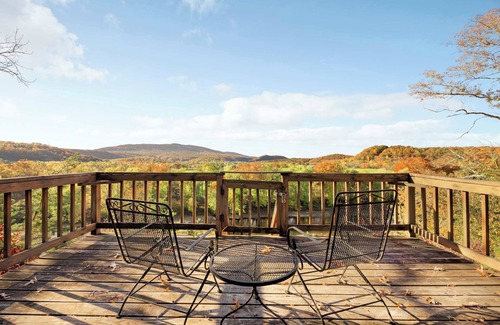 Paw Paw Kabine | Riverfront Log Cabin w Fireplace, Grill & Fire Pit