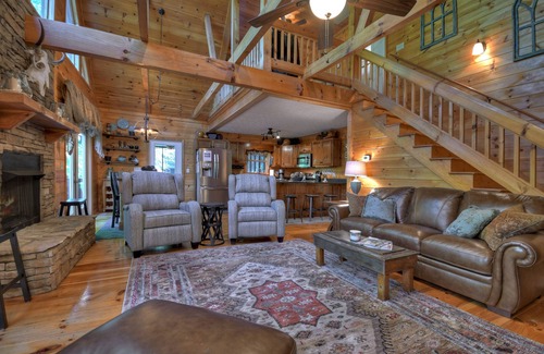 Ellijay Kabine | Flussufer, laute Stromschnellen, auf Röhrenweg - einfacher Zugang (benachbartes Flussecho)