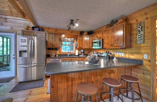 Ellijay Kabine | Flussufer, laute Stromschnellen, auf Röhrenweg - einfacher Zugang (benachbartes Flussecho)