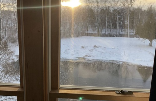 Kingfield Wohnung | Riverfront mountain retreat