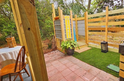 Carrabelle Haus | Riverfront Retreat- Fishing Dock, Screen Porch, Shaded Lawn, Adirondack Chairs