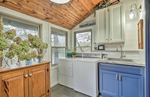 Zanesville Haus | Riverfront Zanesville Getaway w/ Private Bar!