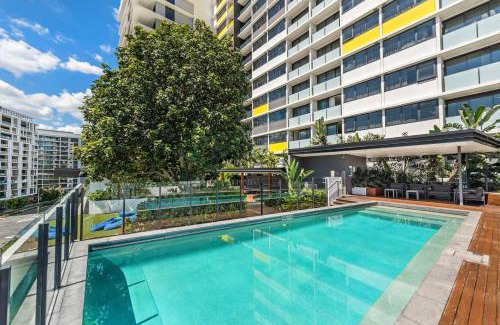 Hamilton Wohnung | Riverside 1BR Apt with King Bed and Pool!