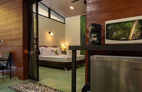 Valle Pura Vida Hotel | Riverside Bungalows