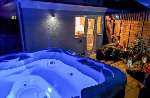 Reedham Haus | Riverside Cottage