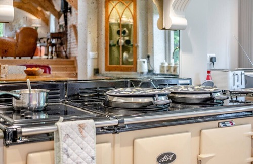 Wareham Haus | Riverside Cottage - Wareham