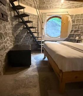 Bhimtal Haus | Riverside Hobbit House 10mins from Bhimtal