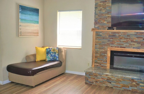 Kingston Haus | Riverside Island Bungalow