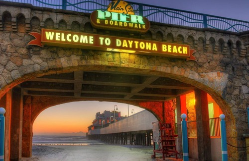 Kingston Haus | Riverside Island Bungalow