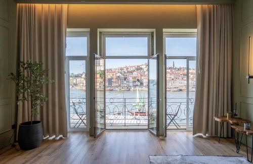 Santa Marinha Wohnung | Riverside Oasis by LovelyStay