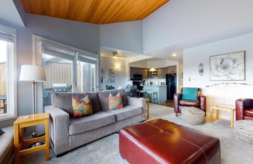 Redmond Haus | Riverside R&R