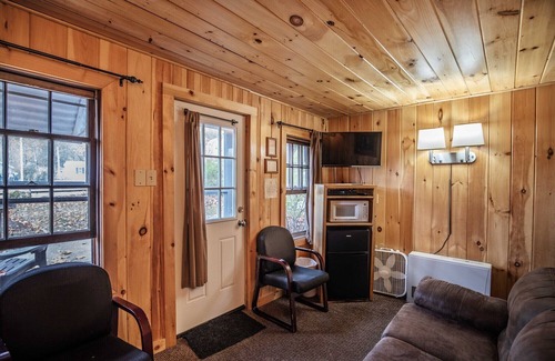 Lincoln Kabine | RIVERSIDE RELAXATION: The Moose Antler at the PEMICABINS