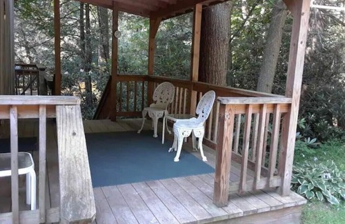 Elkins Haus | Riverside Retreat