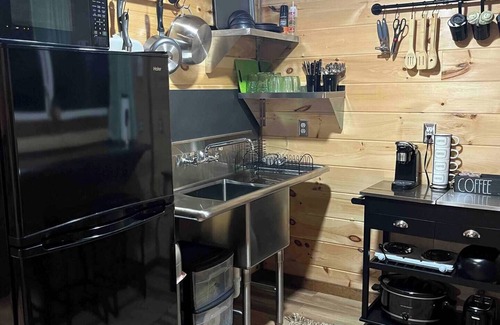 Long Bottom Kabine | Riverview Escape Cabins on the Ohio River Pet Friendly Fishing Weddings Relax