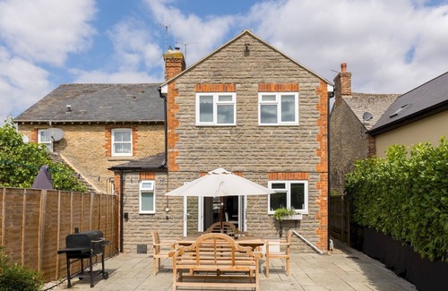 Lechlade Haus | Riverview House | Family home | Large garden | Pass the Keys