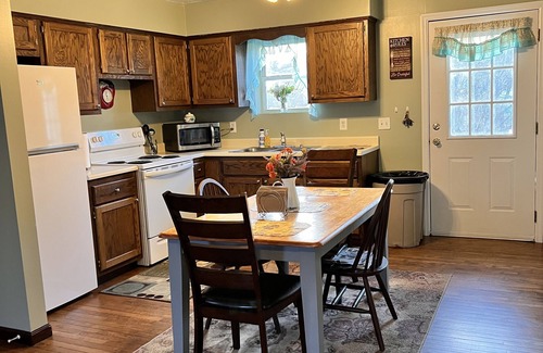 Chapmanville Wohnung | Riverview Retreat II, Charming 2 BR apartment with WiFi in Chapmanville, WV