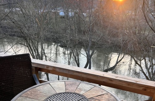 Chapmanville Wohnung | Riverview Retreat II, Charming 2 BR apartment with WiFi in Chapmanville, WV