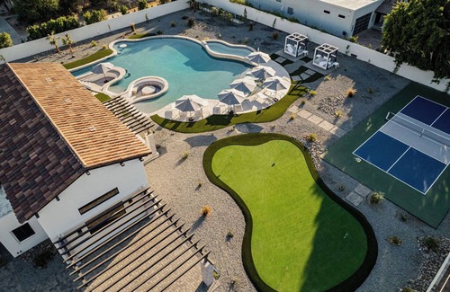 Bermuda Dunes Haus | Riviera – Lazy River Pool, Pickleball, Game Room!