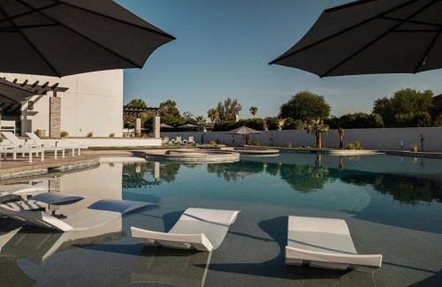 Bermuda Dunes Haus | Riviera - Lazy River Pool, Pickleball, Game Room!