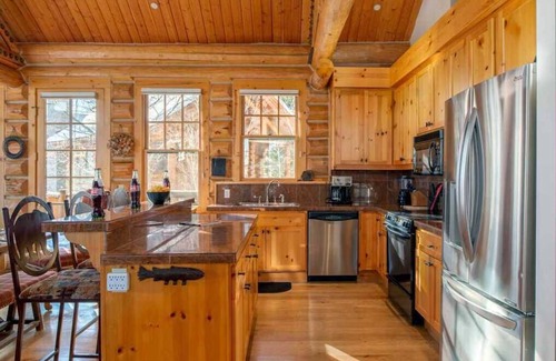 Teton Village Kabine | RMR: Luxuriöse 3-BR-Kabine mit Klimaanlage, zu Fuß zum Skilaufen + kostenlose Aktivitäten!