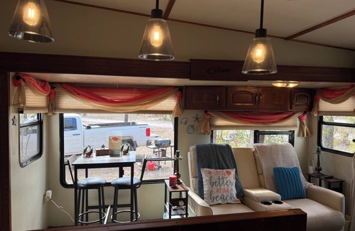Mayo Haus | Robbins Nest 1 is a cozy RV with 1 bedroom in fantastic Mayo, FL.