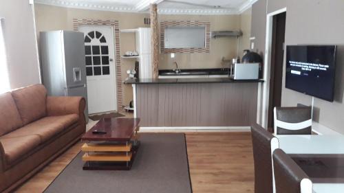 Robertsham Haus | Robertsham (Halaal) Self Catering Cottages 2