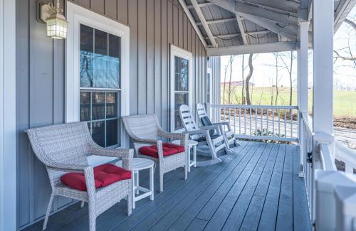 West Dundee Haus | Robin Crest with Hot Tub