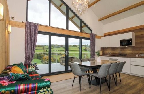 Kingswood Hütte | ROBIN GOCH, pet friendly, character holiday cottage in Garthmyl