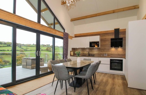 Kingswood Hütte | ROBIN GOCH, pet friendly, character holiday cottage in Garthmyl