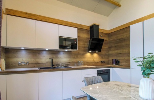 Kingswood Hütte | ROBIN GOCH, pet friendly, character holiday cottage in Garthmyl