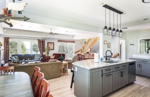 Northport Haus | Makellos 9 Schlafzimmer Beachfront Home am Grand Traverse Bay 24 Personen