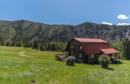 Drummond Kabine | Rock Creek Cabin Hideaway with Stunning Views!