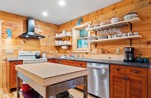 Rangeley Plantation Haus | Rock Hopper on Mooselookmeguntic Lake with beach, pet friendly!