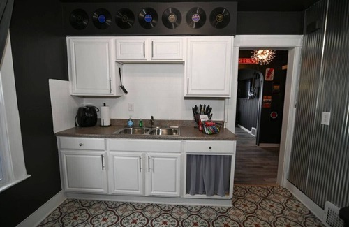 Cleveland Wohnung | Rock 'n' Roll Duplex | Themed | Sleeps 10