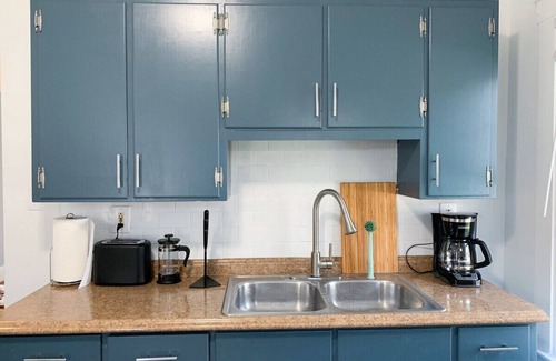 Kamm's Corners Wohnung | Rocky River Near Airport Apartment - 2nd floor