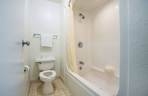 Florida Central Atlantic Coast Hotel | Rodeway Inn Kissimmee Maingate West