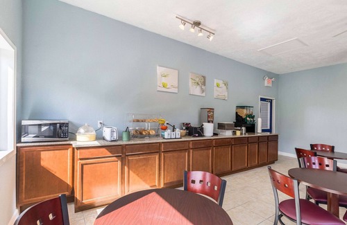 Ludington Hotel | Rodeway Inn