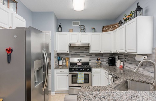 I-435 West KC-KS Haus | Rogers Royale - 2 mi to Legends & Kansas Speedway