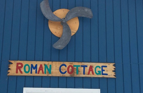 Central Lake Hütte | Roman Cottage on Intermediate Lake