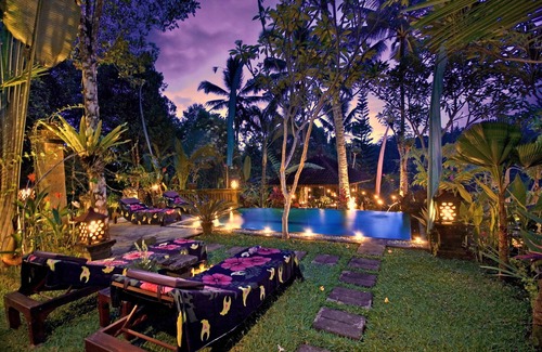 Melayang Villa | Romantische 1BR Villa Retreat mit Blick auf das Tal