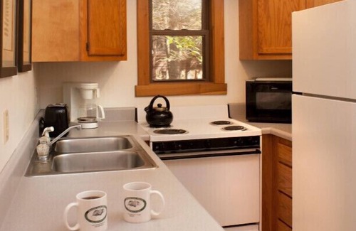 Lansing Kabine | Romantische Hütte mit Whirlpool auf abgeschirmter Veranda neben dem Nationalpark